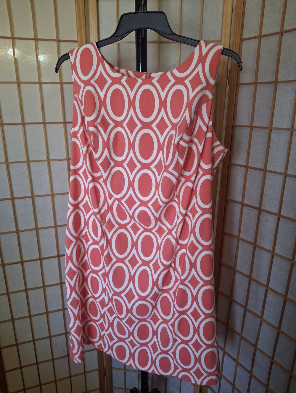 Alyx Coral and White Geometric Shift